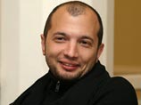 Он сам написал заявление, взяв на себя ответственность за произошедшее в журнале и публично покаялся, заявив, что издание нарушило "стандарты профессиональной журналистики" и российские законы Он сам написал заявление, взяв на себя ответственность за произошедшее в журнале и публично покаялся, заявив, что издание нарушило "стандарты профессиональной журналистики" и российские законы