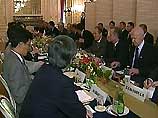 Около половины пятого утра по московскому времени в Токио начался первый раунд переговоров между лидерами Японии и России