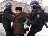 В Алма-Ате на площади Республики собрались политики, общественные деятели и гражданские активисты, чтобы выразить протест против действия властей в Жанаозене