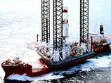 Платформа, принадлежащая компании "Арктикморнефтегазразведка", перевернулась в воскресенье в 200 километрах от побережья Сахалина