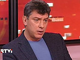 Немцов, по данным газеты "Коммерсант", в минувший вторник обратился в Следственный комитет России с просьбой возбудить уголовное дело по факту незаконной прослушки его телефонных разговоров и публикации записей в издании Life News
