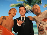 В Рунете стремительно набирает популярность "Новогоднее обращение президента 2012" - вирусный рекламный ролик, беззастенчиво высмеивающий действующего главу государства Дмитрия Медведева