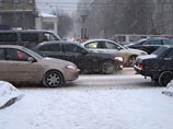 Такие погодные условия серьезно осложнили ситуацию на московских дорогах &#8211; пробки в Москве уже побили годовой рекорд утром в среду, а к вечеру и вовсе ожидается транспортный коллапс