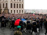Тысячи жителей Чехии прощаются с экс-президентом Вацлавом Гавелом 