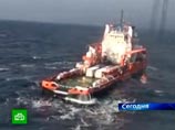 Их тела в субботу утром доставлены в сахалинский порт Корсаков на борту спасательного судна "Атлас", участвовавшего в поисковой операции после катастрофы с буровой установкой