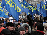 На площади Ветеранов протестный митинг провела ЛДПР. По данным организаторов митинга, в нем приняли участие около 100 человек. Это мероприятие было согласовано с городскими властями