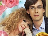 Примадонна российской поп-сцены Алла Пугачева и популярный телеведущий Максим Галкин поженились. Весть, разнесшуюся накануне, в субботу подтвердил официальный сайт певицы Примадонна российской поп-сцены Алла Пугачева и популярный телеведущий Максим Галкин поженились. Весть, разнесшуюся накануне, в субботу подтвердил официальный сайт певицы
