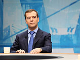 Медведев снова переносит выступление: "итоги года" плавно превратятся в "итоги президентства"