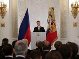 О возможности возвращения одномандатников Медведев упомянул в прошлом месяце, отметив в качестве условия их выдвижение партией. В Послании президент высказался на эту тему настолько неопределенно О возможности возвращения одномандатников Медведев упомянул в прошлом месяце, отметив в качестве условия их выдвижение партией. В Послании президент высказался на эту тему настолько неопределенно