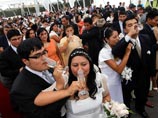 В Лиме 92 пары одновременно заключили брак
