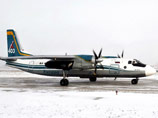 Ан-24 с пассажирами аварийно сел в Новосибирске с поврежденным шасси