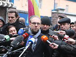 Тимошенко доставили в колонию в Харькове, ее сторонники митингуют у стен заведения