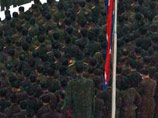 На ФОТО с похорон Ким Чен Ира заметили солдата-гиганта