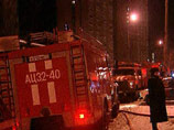 Пожарные эвакуируют жильцов пятиэтажки в центре Москвы из-за пожара