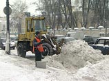 Бирюков заявил, что все городские службы находятся в полной готовности. "При необходимости в уборке города может быть задействовано свыше 12,5 тыс. единиц специализированной техники, включая тяжелую"