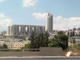 По этому делу Ольмерта обвиняют в получении взятки в особо крупном размере при строительстве комплекса высотных жилых зданий в Иерусалиме