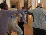 Выборы спикера парламента Сомали обернулись побоищем: депутаты пытались заколоть друг друга ручками (ФОТО)