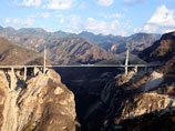 На западе Мексики в минувший четверг открыт самый высокий в мире подвесной мост El Puente Baluarte на автодороге между штатами Дуранго и Синалоа