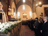 В Святом Эчмиадзине была совершена Божественная литургия, на которой присутствовал президент Армении Серж Саргсян с супругой, члены государственного руководства республики