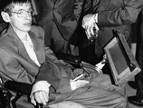 Знаменитый физик Стивен Хокинг может буквально лишиться дара речи Знаменитый физик Стивен Хокинг может буквально лишиться дара речи
