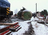 В ночь на понедельник недалеко от латвийского города Даугавпилс сошел с рельсов товарный поезд из Белоруссии, перевозивший химические вещества. В результате инцидента с путей сошли 16 цистерн с химическими веществами, три из них были сильно повреждены В ночь на понедельник недалеко от латвийского города Даугавпилс сошел с рельсов товарный поезд из Белоруссии, перевозивший химические вещества. В результате инцидента с путей сошли 16 цистерн с химическими веществами, три из них были сильно повреждены