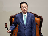 Спикер парламента Южной Кореи угодил в скандал: его помощники раздавали деньги в конвертах