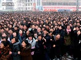 Как напоминает телерадиоканал "Мир", смерть Ким Чен Ира повергла страну в глубокий траур 