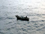 По предварительным данным, двигатель в лодке сломался 18 декабря. Пока она дрейфовала в открытом море до 8 января, два человека на ней погибли от голода и холода