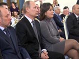 В его присутствии были вручены премии правительства РФ за 2011 год представителям печатных СМИ В его присутствии были вручены премии правительства РФ за 2011 год представителям печатных СМИ