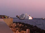 Круизный лайнер Costa Concordia опрокинулся у острова Джильо