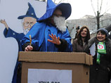 Митрохин был задержан в субботу сразу по окончании разрешенного митинга "За честные выборы", который проходил на Чистопрудном бульваре у памятника Грибоедову