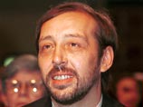 Поддерживающий Путина драматург Коляда просит наказать тех, кто оклеил его театр сатирическими афишами Поддерживающий Путина драматург Коляда просит наказать тех, кто оклеил его театр сатирическими афишами