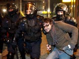 Сегодня полиция задержала свыше 200 манифестантов, большая часть которых оштрафована за участие в прошедших в ночь на понедельник беспорядках, в ходе которых в жандармов бросали булыжники, бутылки с "коктейлем Молотова", петарды Сегодня полиция задержала свыше 200 манифестантов, большая часть которых оштрафована за участие в прошедших в ночь на понедельник беспорядках, в ходе которых в жандармов бросали булыжники, бутылки с "коктейлем Молотова", петарды