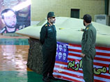 Власти Ирана решили передать Соединенным Штатам, которые требуют вернуть сбитый в конце прошлого года над иранской территорией американский беспилотник RQ-170, игрушечную модель этого БПЛА