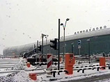 В 12:45 на стоянке перед аэропортом остановилась машина Audi, охранник попросил водителя проехать дальше, чтобы не затруднять движение остальных автомобилей В 12:45 на стоянке перед аэропортом остановилась машина Audi, охранник попросил водителя проехать дальше, чтобы не затруднять движение остальных автомобилей