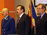 Александр Калашников (в центре) считает «мемориальцев» экстремистами Александр Калашников (в центре) считает «мемориальцев» экстремистами