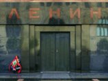 Возле мавзолея Ленина задержаны три активиста гей-движения Возле мавзолея Ленина задержаны три активиста гей-движения