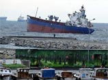 У берегов Стамбула столкнулись суда, тонет крупный сухогруз 