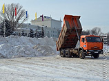 В Саратове на главную площадь свезли груды снега и объявили опасную зону. Там планировался митинг 4 февраля