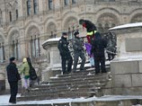 Панк-феминистки спели на Лобном месте про страх Путина, задержать их смогли не сразу (ВИДЕО) Панк-феминистки спели на Лобном месте про страх Путина, задержать их смогли не сразу (ВИДЕО)