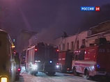 На месте ЧП работали около 20 пожарно-спасательных расчетов, а также пожарный катер "Полковник Чернышев", тушивший огонь с реки