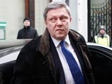 Сугубо политическим решением назвал основатель партии "Яблоко" Григорий Явлинский последние заявления ЦИК, которая собирается, судя по всему, снять с предвыборной гонки самого Явлинского, а также губернатора Иркутской области Дмитрия Мезенцева Сугубо политическим решением назвал основатель партии "Яблоко" Григорий Явлинский последние заявления ЦИК, которая собирается, судя по всему, снять с предвыборной гонки самого Явлинского, а также губернатора Иркутской области Дмитрия Мезенцева