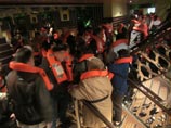 Пассажиры Costa Concordia в ожидании эвакуации