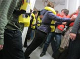 Пассажиры Costa Concordia в ожидании эвакуации