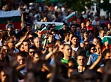 Поводом к волнениям послужила гибель 19-летнего жителя села Ангела Петрова, сбитого насмерть микроавтобусом, которым управлял подручный Рашкова Поводом к волнениям послужила гибель 19-летнего жителя села Ангела Петрова, сбитого насмерть микроавтобусом, которым управлял подручный Рашкова