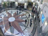 Отметив, что "федеральные выборы готовят порядка 1,5 миллиона человек", глава ЦИК пояснил, что миллион из них составляют члены избирательных комиссий разного уровня, 250-260 тысяч - наблюдатели, а остальные - это кандидаты, члены их команд и т.п. Отметив, что "федеральные выборы готовят порядка 1,5 миллиона человек", глава ЦИК пояснил, что миллион из них составляют члены избирательных комиссий разного уровня, 250-260 тысяч - наблюдатели, а остальные - это кандидаты, члены их команд и т.п.