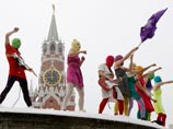 Феминисток, спевших на Красной площади про "пенис" и Путина, оштрафовали на тысячу рублей Феминисток, спевших на Красной площади про "пенис" и Путина, оштрафовали на тысячу рублей