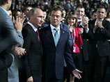 О решении Путина баллотироваться в президенты на третий срок Медведев сообщил россиянам 24 сентября на съезде партии "Единая Россия". Предложение было встречено бурными овациями единороссов