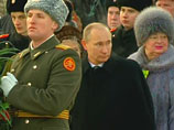 Владимир Путин прибыл в Северную столицу, чтобы принять участие в мемориальной церемонии, а Дмитрий Медведев направил официальное поздравление ветеранам, а также жителям Санкт-Петербурга и Ленинградской области