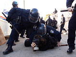 Активистов-захватчиков в Окленде разгоняли слезоточивым газом, арестованы более 100 человек